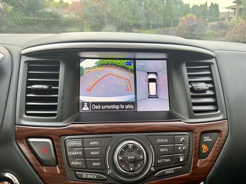 Used 2018 Nissan Pathfinder Platinum AWD/4WD image 13
