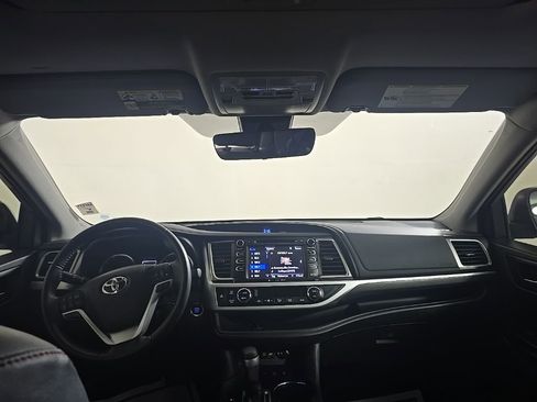 Used 2019 Toyota Highlander SE image 8
