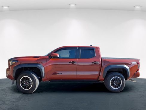 Used 2025 Toyota Tacoma TRD Off-Road w/ TRD Off Road Premium Package image 13