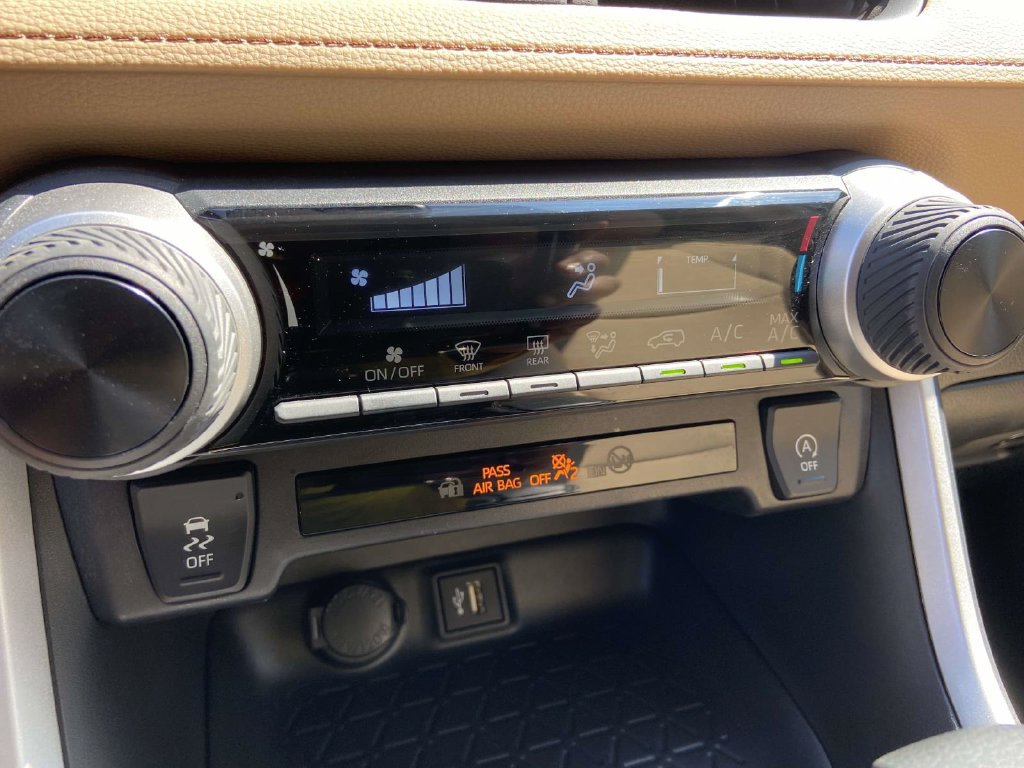 Used 2025 Toyota RAV4 LE FWD image 22