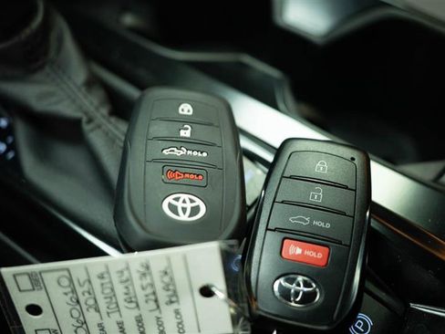 Used 2025 Toyota Camry SE w/ Multimedia Upgrade Package image 23