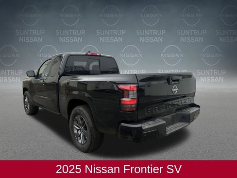 Used 2025 Nissan Frontier SV image 3