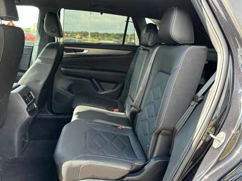 Used 2025 Volkswagen Atlas Cross Sport SE image 15