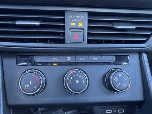 Used 2023 Volkswagen Jetta Sport image 27