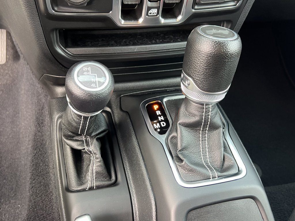 Used 2023 Jeep Wrangler Unlimited Sahara AWD/4WD image 37