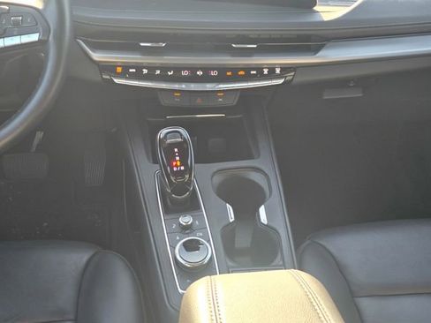 Used 2025 Cadillac XT4 Premium Luxury image 19