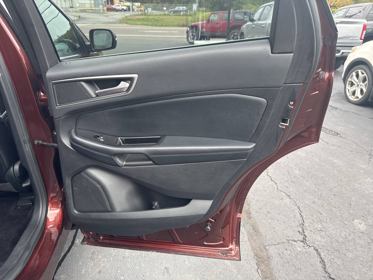 Used 2016 Ford Edge SEL w/ Equipment Group 201A AWD/4WD image 21