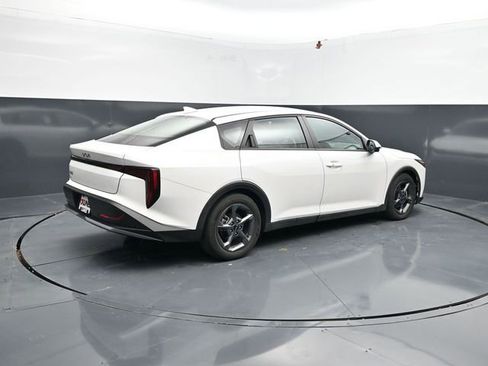 Used 2025 Kia K4 LXS image 9