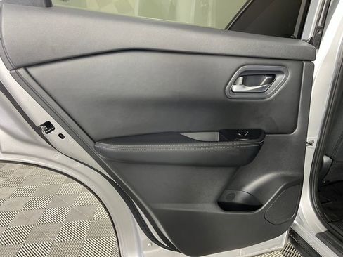 Used 2024 Nissan Rogue SV image 19