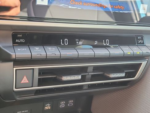 Used 2025 Toyota Camry SE w/ Multimedia Upgrade Package image 24