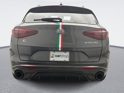 Used 2022 Alfa Romeo Stelvio Veloce AWD/4WD image 4