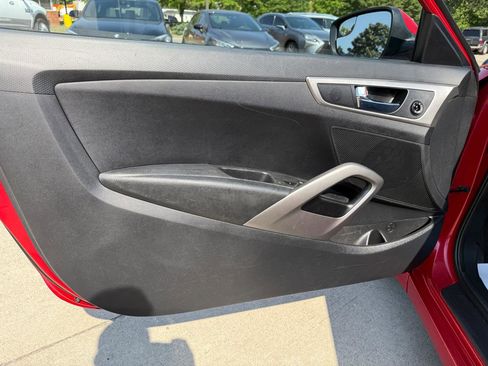 Used 2017 Hyundai Veloster FWD image 10