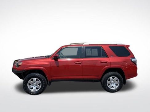 Used 2016 Toyota 4Runner SR5 image 2