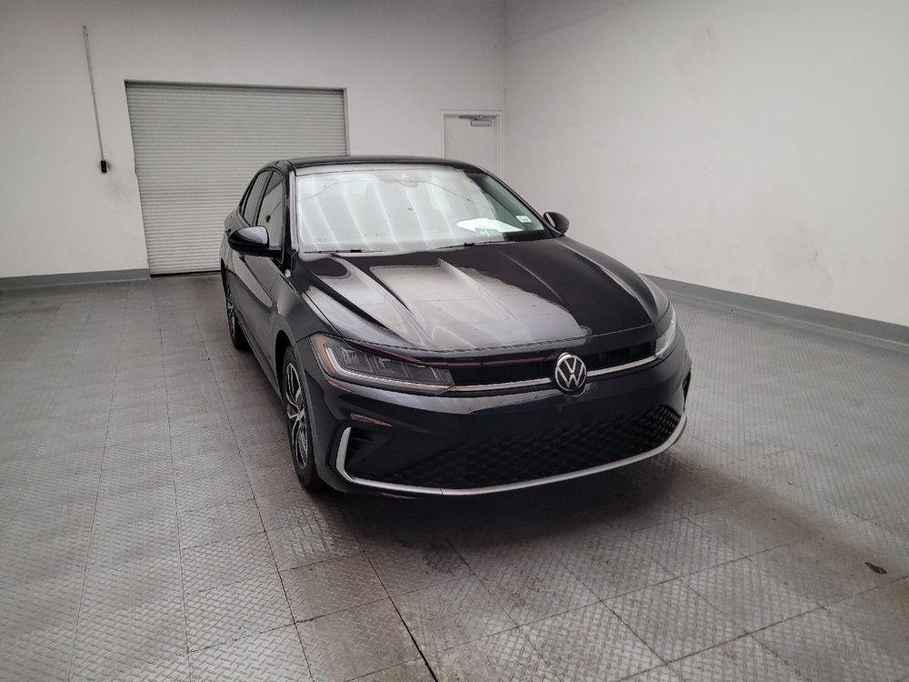 Used 2025 Volkswagen Jetta SE FWD image 14