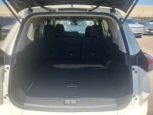 Used 2024 Nissan Rogue S FWD image 17