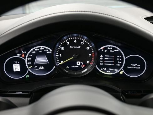 Used 2023 Porsche Cayenne Turbo S image 19