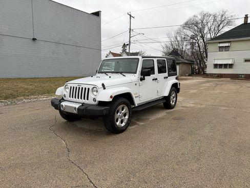 Used 2014 Jeep Wrangler Unlimited Sahara w/ Connectivity Group image 3