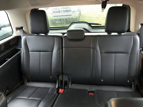 Used 2023 Ford Expedition XLT image 12