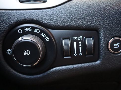 Used 2015 Jeep Cherokee Latitude w/ Comfort/Convenience Group FWD image 28