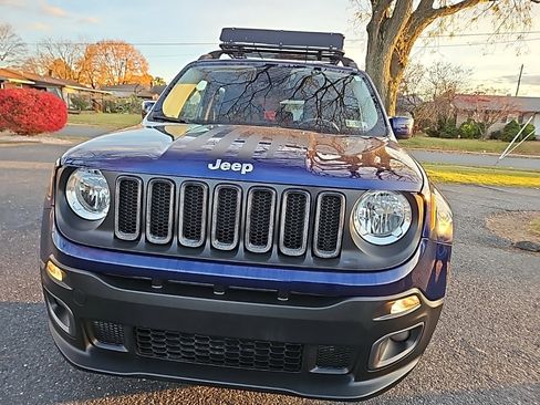 Used 2017 Jeep Renegade Latitude image 2