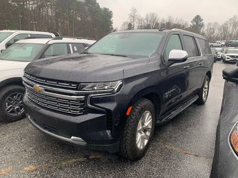 Used 2023 Chevrolet Suburban Premier image 11