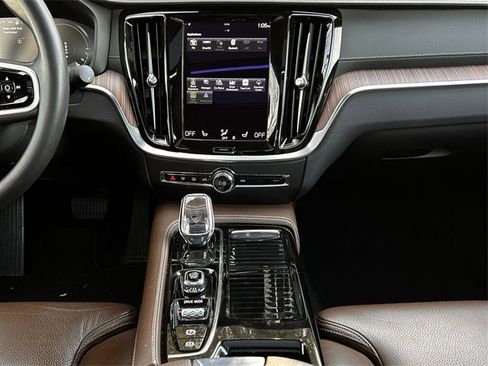 Used 2021 Volvo S60 T8 Inscription image 20