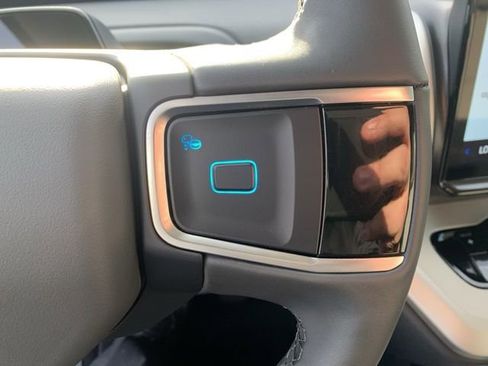 New 2025 Ford Expedition Active image 16