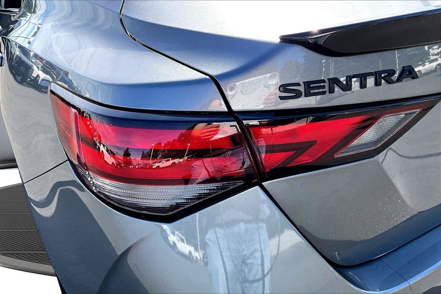 Used 2023 Nissan Sentra SR w/ Midnight Edition Package FWD image 23