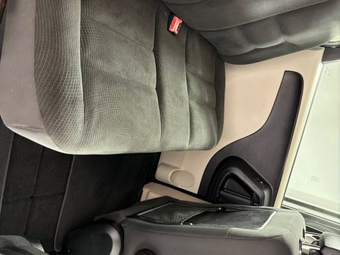 Used 2019 Dodge Grand Caravan SE FWD image 18