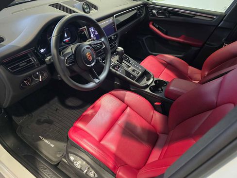 Used 2025 Porsche Macan image 5