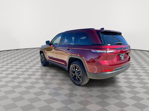 Used 2025 Jeep Grand Cherokee Altitude AWD/4WD image 8