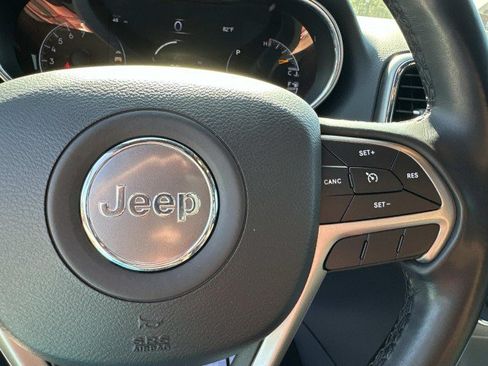 Used 2021 Jeep Grand Cherokee Laredo AWD/4WD image 25