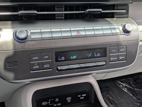 Used 2025 Hyundai Kona SEL FWD image 30