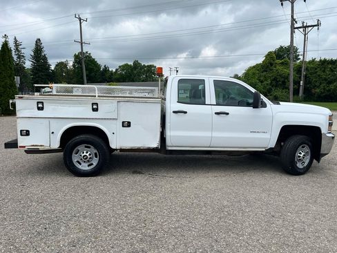 Used 2015 Chevrolet Silverado 2500 W/T AWD/4WD image 2