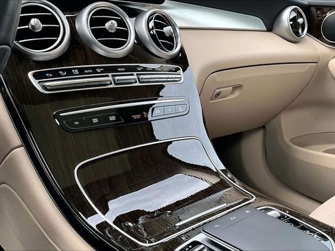 Used 2021 Mercedes-Benz GLC 300 image 37