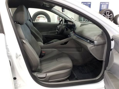 Used 2024 Hyundai Elantra SEL image 18
