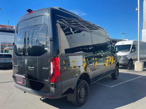 Used 2024 Mercedes-Benz Sprinter 2500 image 4