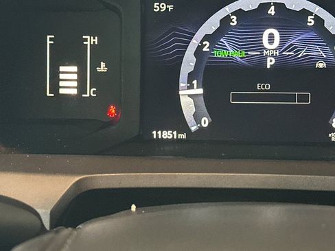 Certified 2025 Toyota Tacoma SR5 image 25