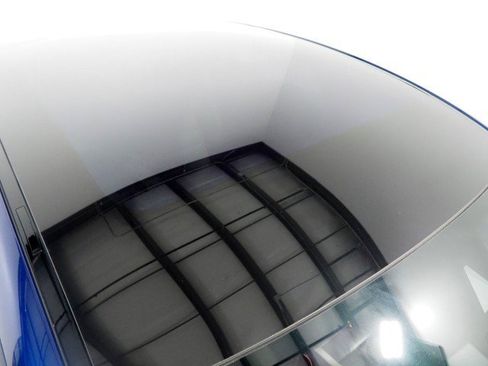 Used 2022 Porsche Taycan image 4