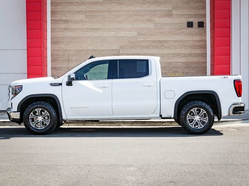 Used 2024 GMC Sierra 1500 SLE w/ X31 Off-Road Package AWD/4WD image 7