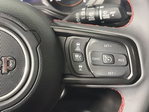 Used 2024 Jeep Wrangler Unlimited Rubicon w/ Technology Group image 19