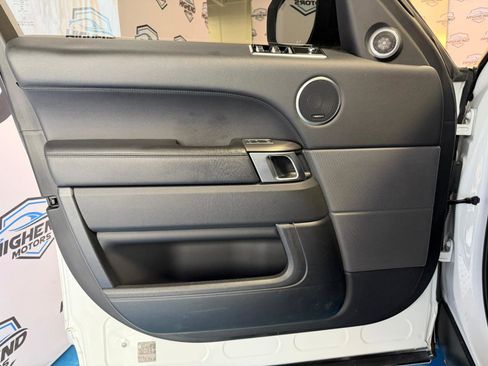 Used 2018 Land Rover Range Rover Sport SE image 11