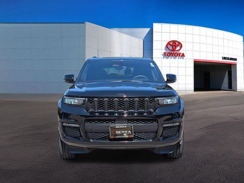 Used 2025 Jeep Grand Cherokee L Limited w/ Black Appearance Package AWD/4WD image 4