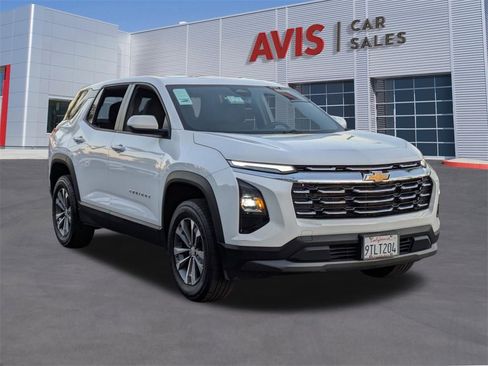 Used 2025 Chevrolet Equinox LT image 3