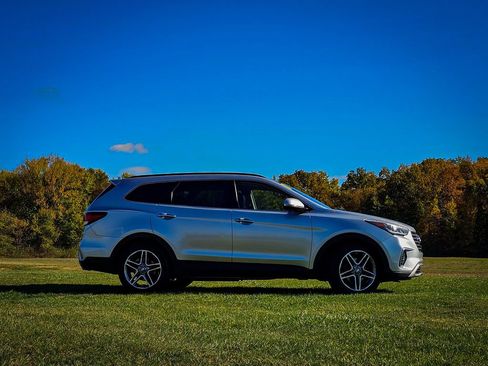 Used 2017 Hyundai Santa Fe SE w/ Cargo Package image 3