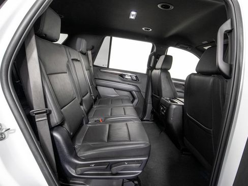 Used 2025 Chevrolet Tahoe LT RWD image 11