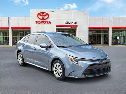 Used 2025 Toyota Corolla LE FWD image 2