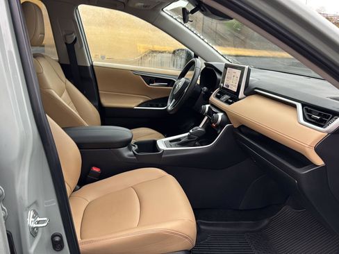 Used 2023 Toyota RAV4 XLE Premium image 10