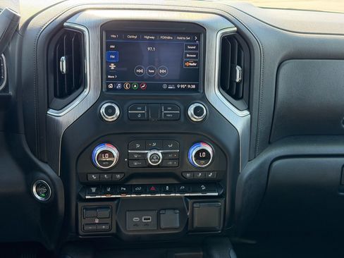 Used 2020 GMC Sierra 2500 Denali w/ Denali Ultimate Package AWD/4WD image 10