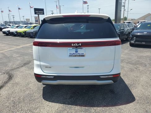 Used 2024 Kia Carnival EX FWD image 5